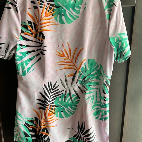 Set of 3 Disney scrub tops, polyester/spandex size small - Picture 16 of 16